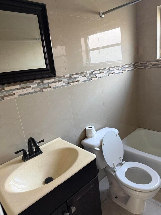 Building Photo - 1111 N Federal Hwy