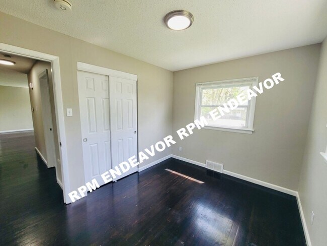 Building Photo - 3 Bed 1 Bath. Move in Ready!