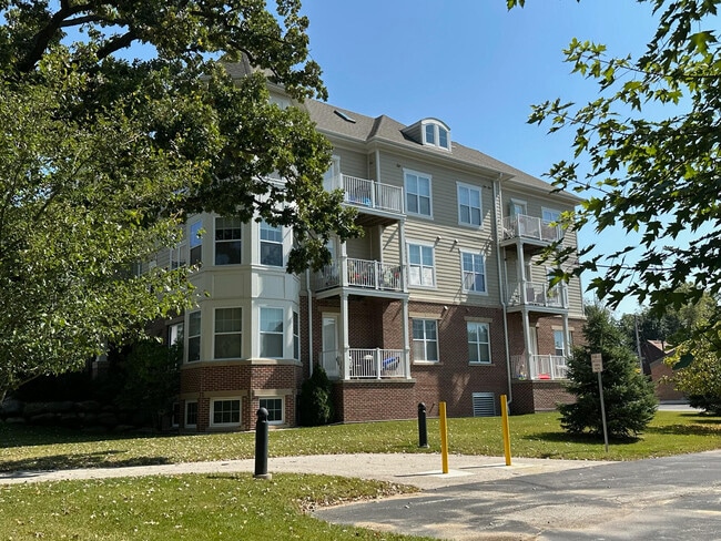 Building Photo - 180 E Capitol Dr
