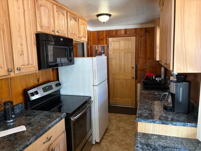 Building Photo - 3804 Alder Ave