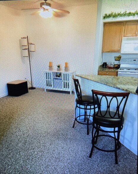 Building Photo - 6021 Castlegate Dr W