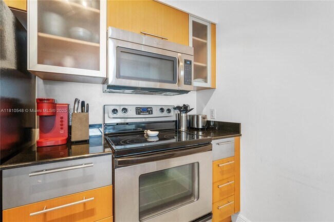 Building Photo - 1750 N Bayshore Dr