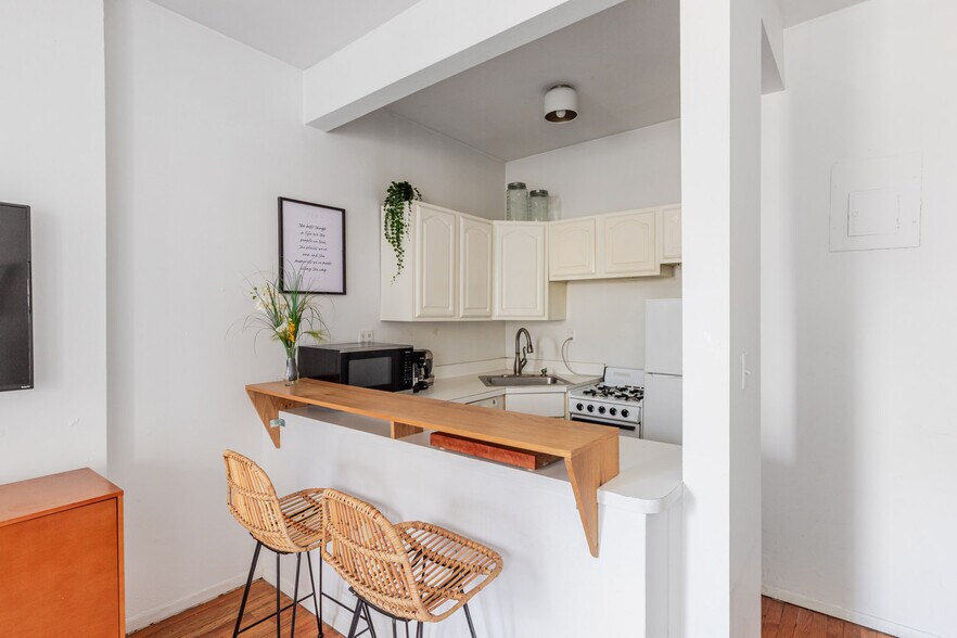 Building Photo - 765 Washington St