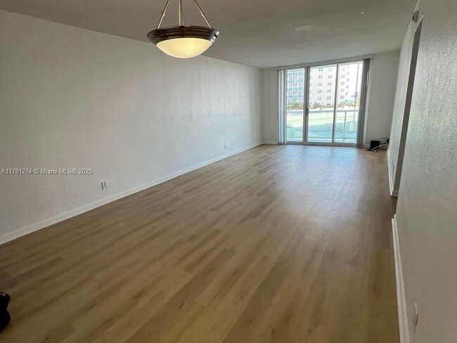 Building Photo - 3901 S Ocean Dr