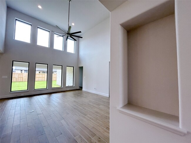 Building Photo - 5406 Holly Holw Ln