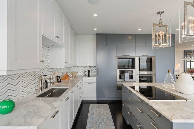 Building Photo - 2575 Peachtree Rd NE