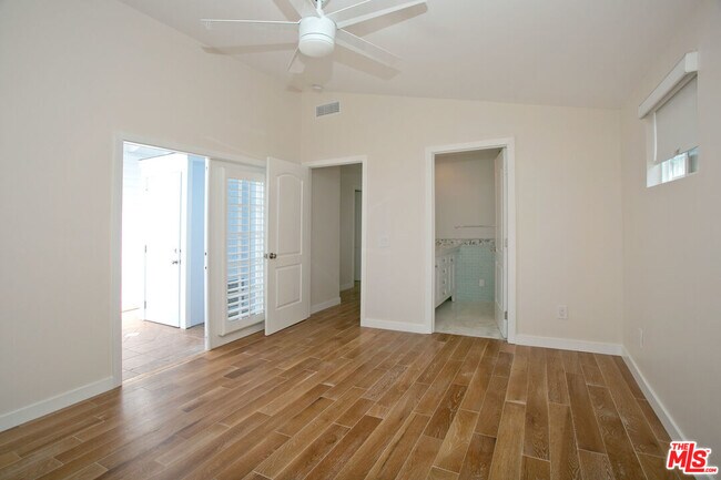 Building Photo - 122 Montreal St