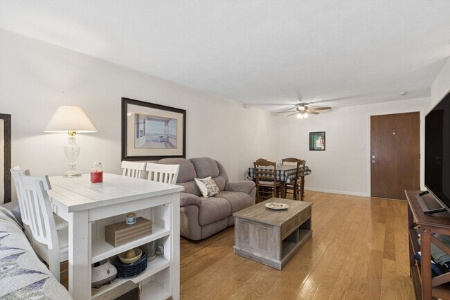 Building Photo - 8 Kenmar Dr