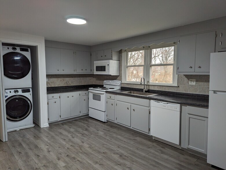 Building Photo - 87 Antrim St