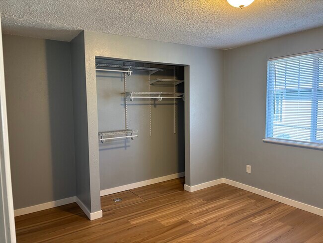 Building Photo - 6618 N Albina Ave