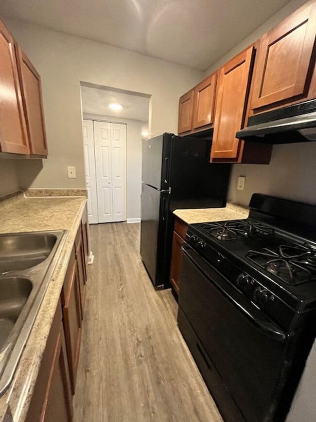 Building Photo - 2082 Fairmont Ct