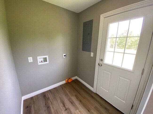 Building Photo - Beautiful Country Home For Lease!