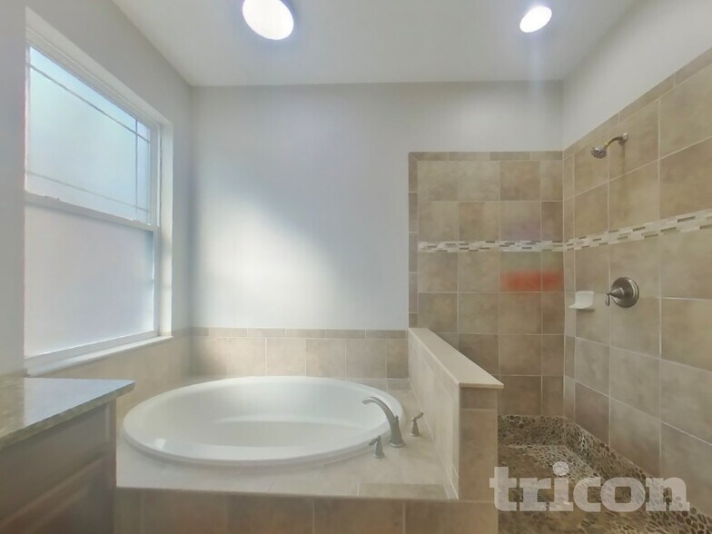 Building Photo - 4718 Garden Arbor Way