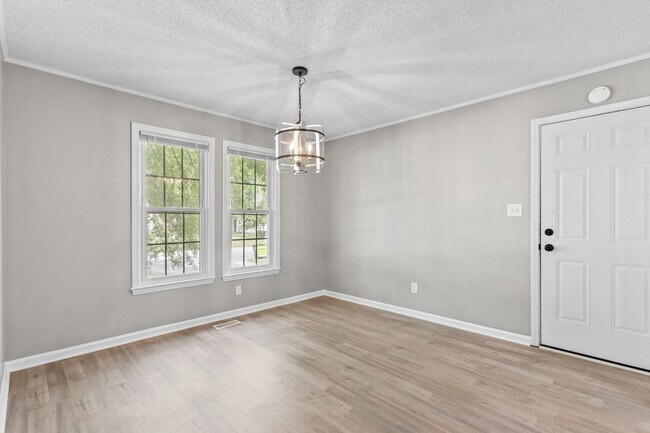 Building Photo - Cottage Charm Near Piney Green