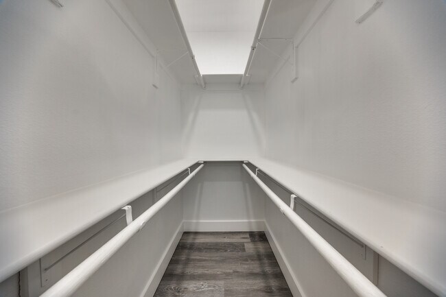 Building Photo - 511 N Davis Dr