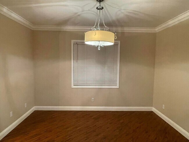 Building Photo - Home for Rent in Sacramento (Rosemont Park)