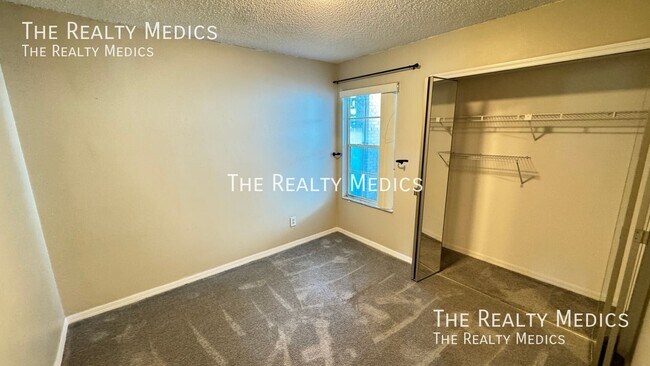 Building Photo - 2727 N Poinciana Blvd