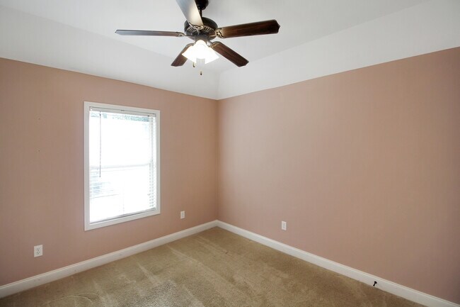 Building Photo - 165 Harvey Cir