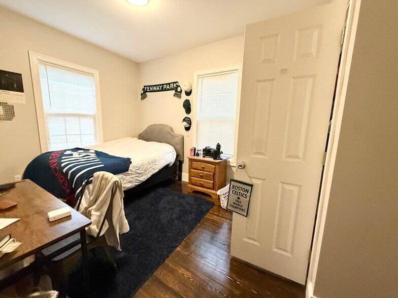 Building Photo - 91 Hillside St