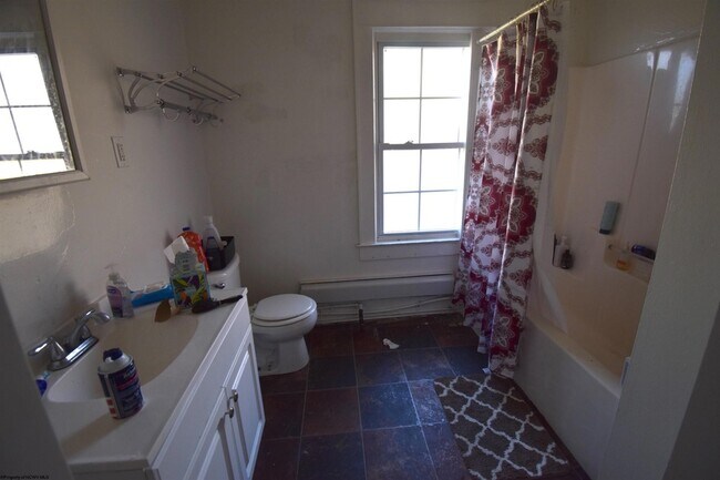 Building Photo - 678 Spruce St