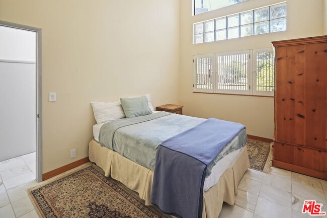 Building Photo - 28828 Selfridge Dr