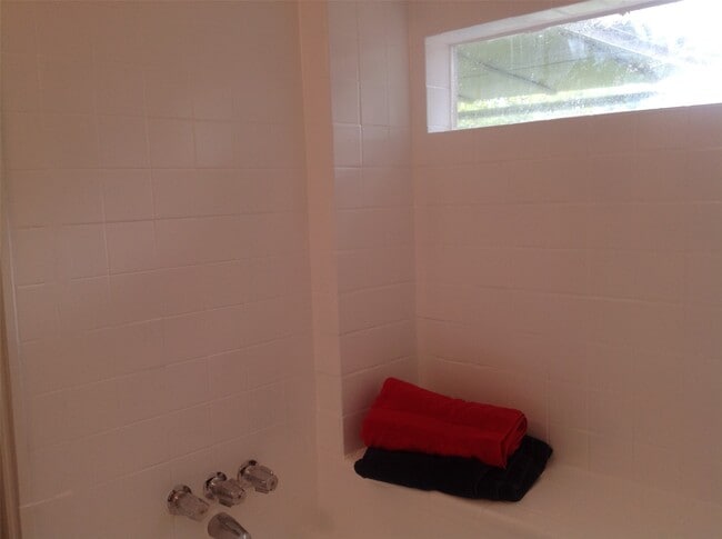 Building Photo - 7427 Tanager St