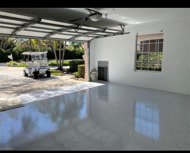Building Photo - 9141 Las Maderas Dr