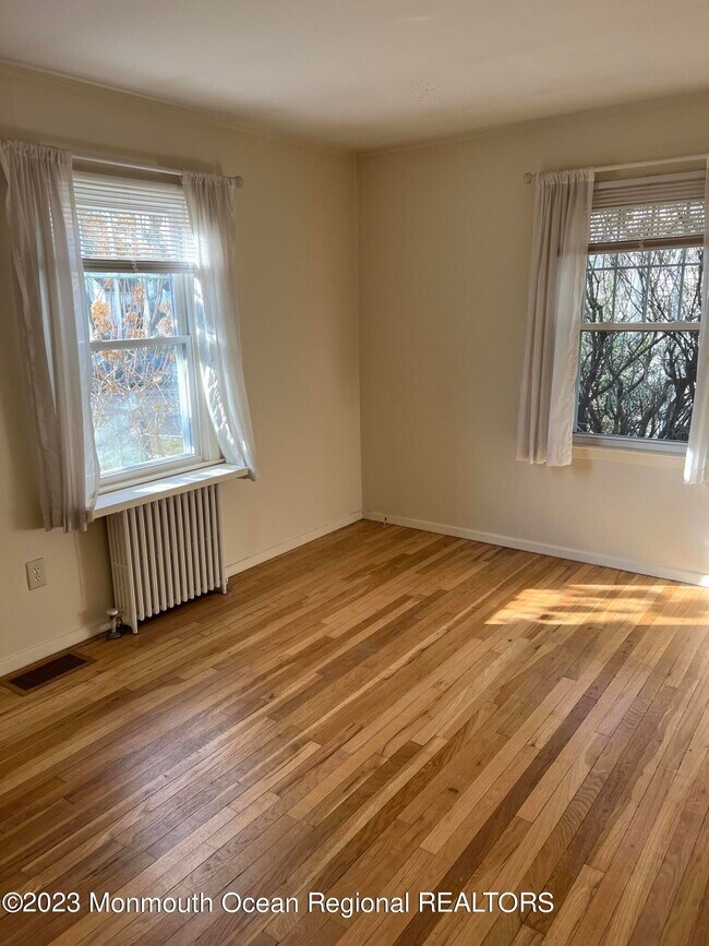 Building Photo - 21 E Lincoln Cir