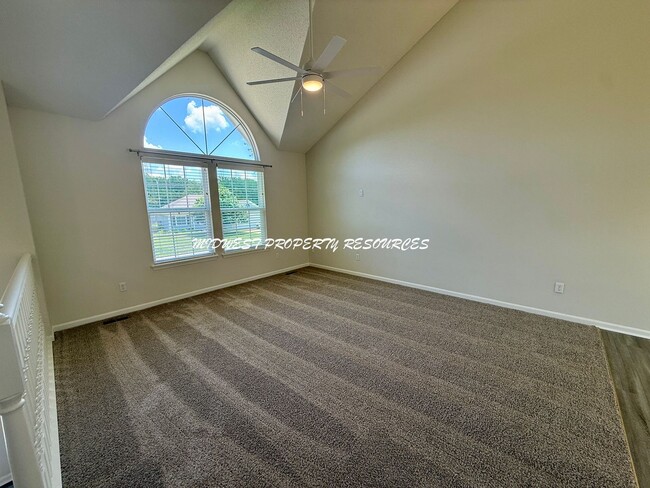 Building Photo - Beautifully Updated 3 Bed, 2 Bath Split-Level Home with Finished Basement