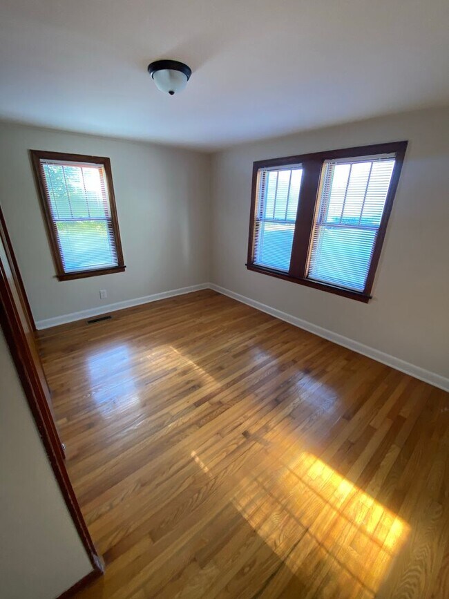 Building Photo - 1987 Joe Stephens Rd