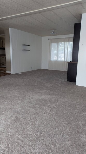 Den-2 - 1447 Maple St