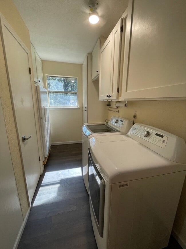 Building Photo - Available Now! *No Pets* Completely Renova...