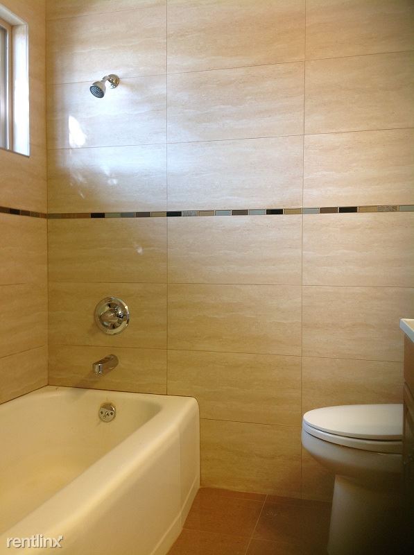 Building Photo - 660 Roble Ave