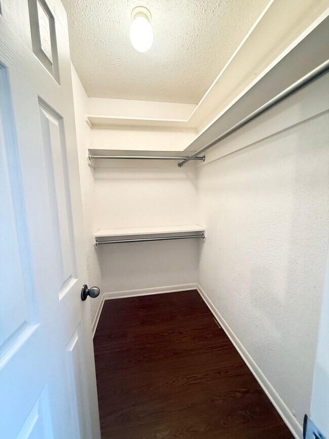 Building Photo - 801 Hickory St