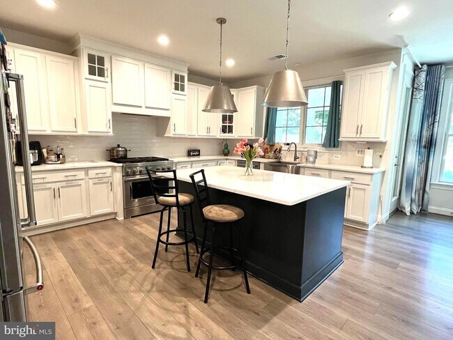 Building Photo - 6626 Moly Dr