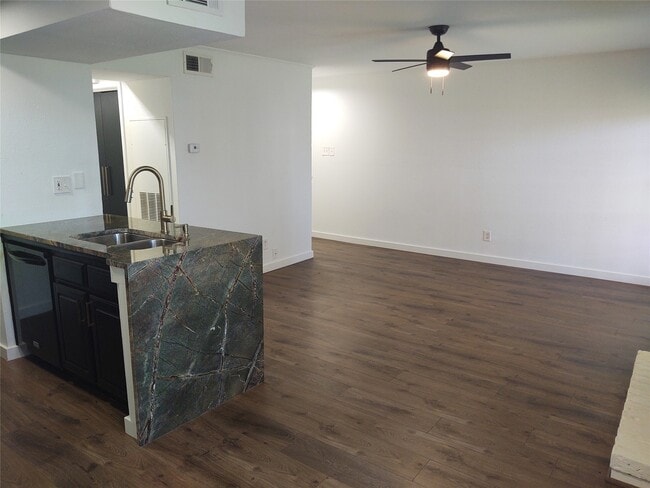 Building Photo - 18519 Egret Bay Blvd