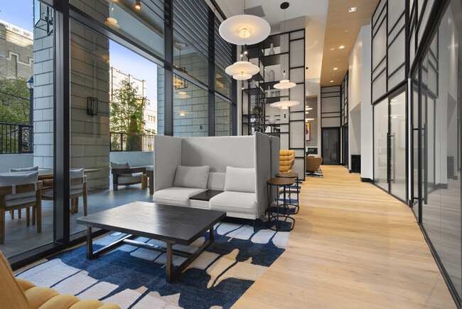 Building Photo - 2425 Peachtree Rd NE