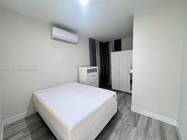 Building Photo - 16201 SW 144th Ct