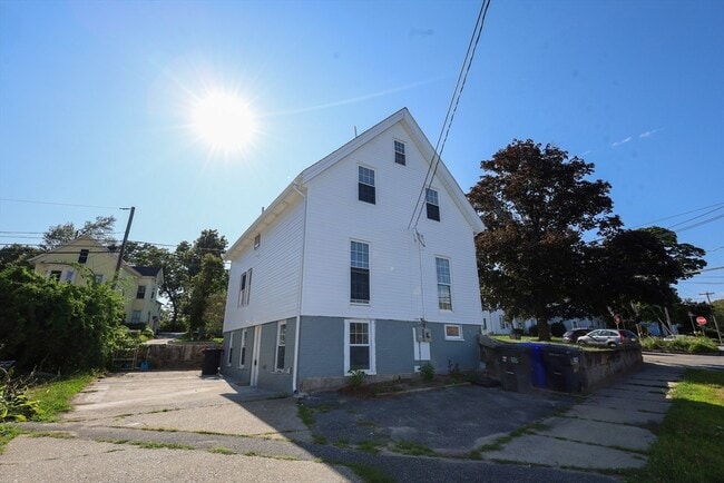 Building Photo - 93 School St