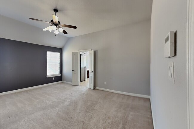 Building Photo - 601 Green Pointe Dr