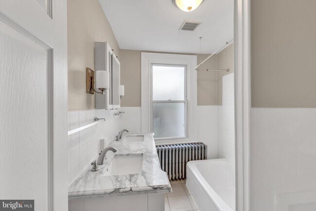 Building Photo - 4413 Baker St