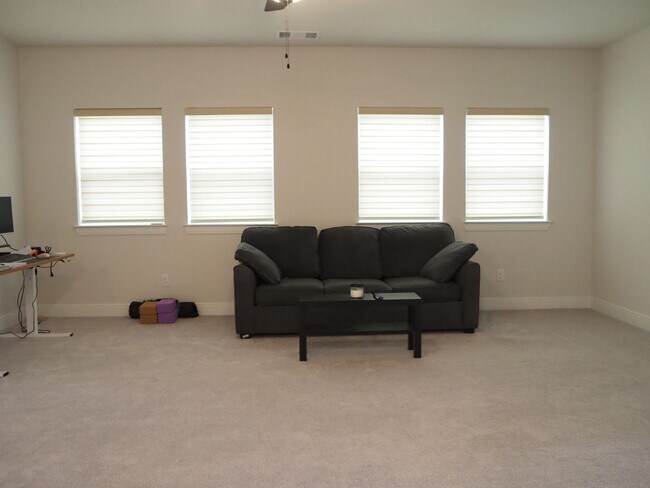 Building Photo - 4 Bed 4.5 Bath in Argyle