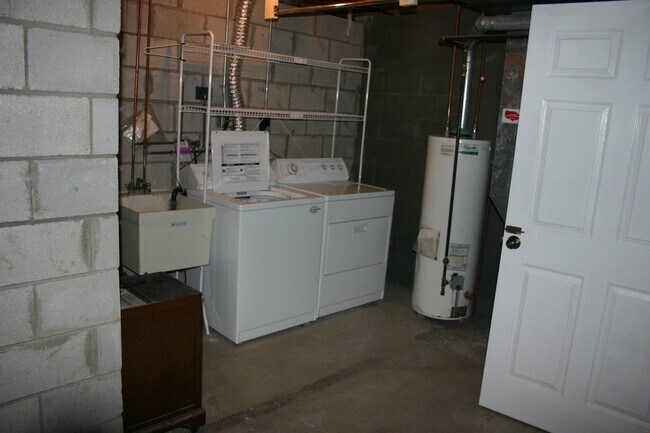 Basement - Laundry - 1750 W Liberty St