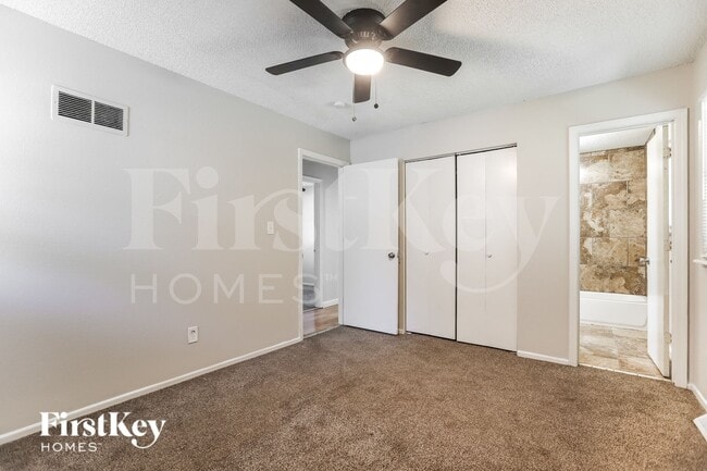 Building Photo - 1805 SW Speas Dr
