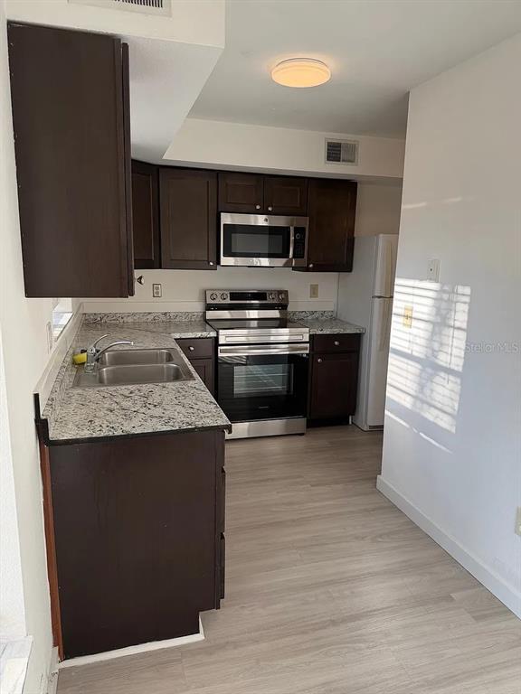 Building Photo - 13905 Village Terrace Dr