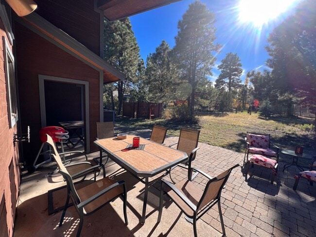 Building Photo - Partially Furnished Move In Ready Gorgeous Home In The Country Club