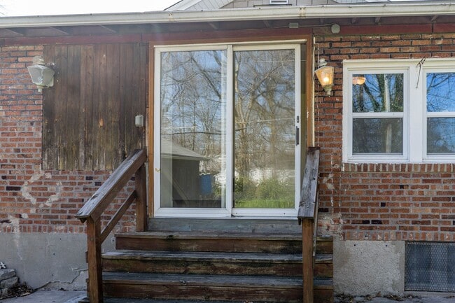 Building Photo - Spacious 2 bedroom 2 bath house