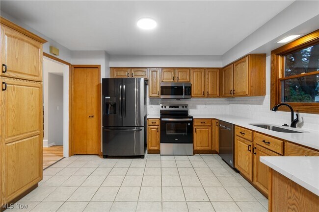 Building Photo - 16982 Bob White Cir