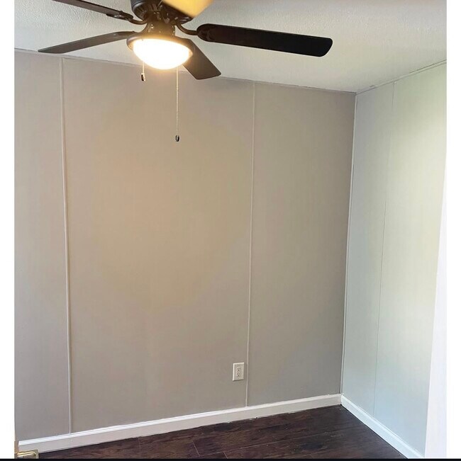 Building Photo - 935 N Saint Bernard St