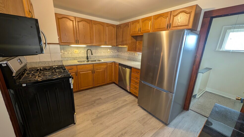 Building Photo - 1973 W 44th St